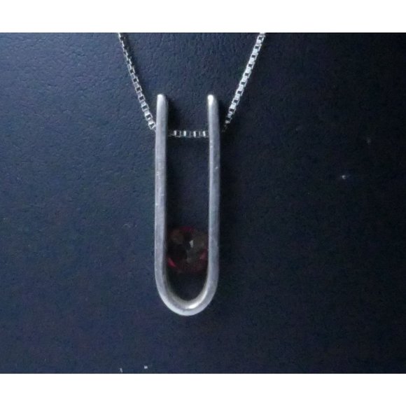 Modernist Sterling Silver Pendant Necklace With Garnet Gemstone On Long Box Chai - Picture 2 of 13